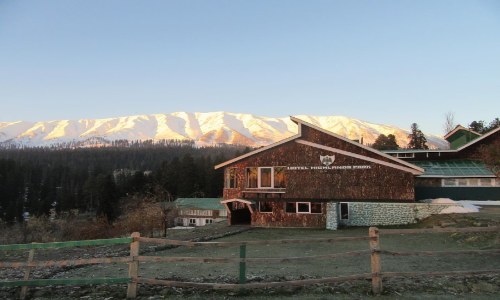 hotel-highlands-park-gulmarg1